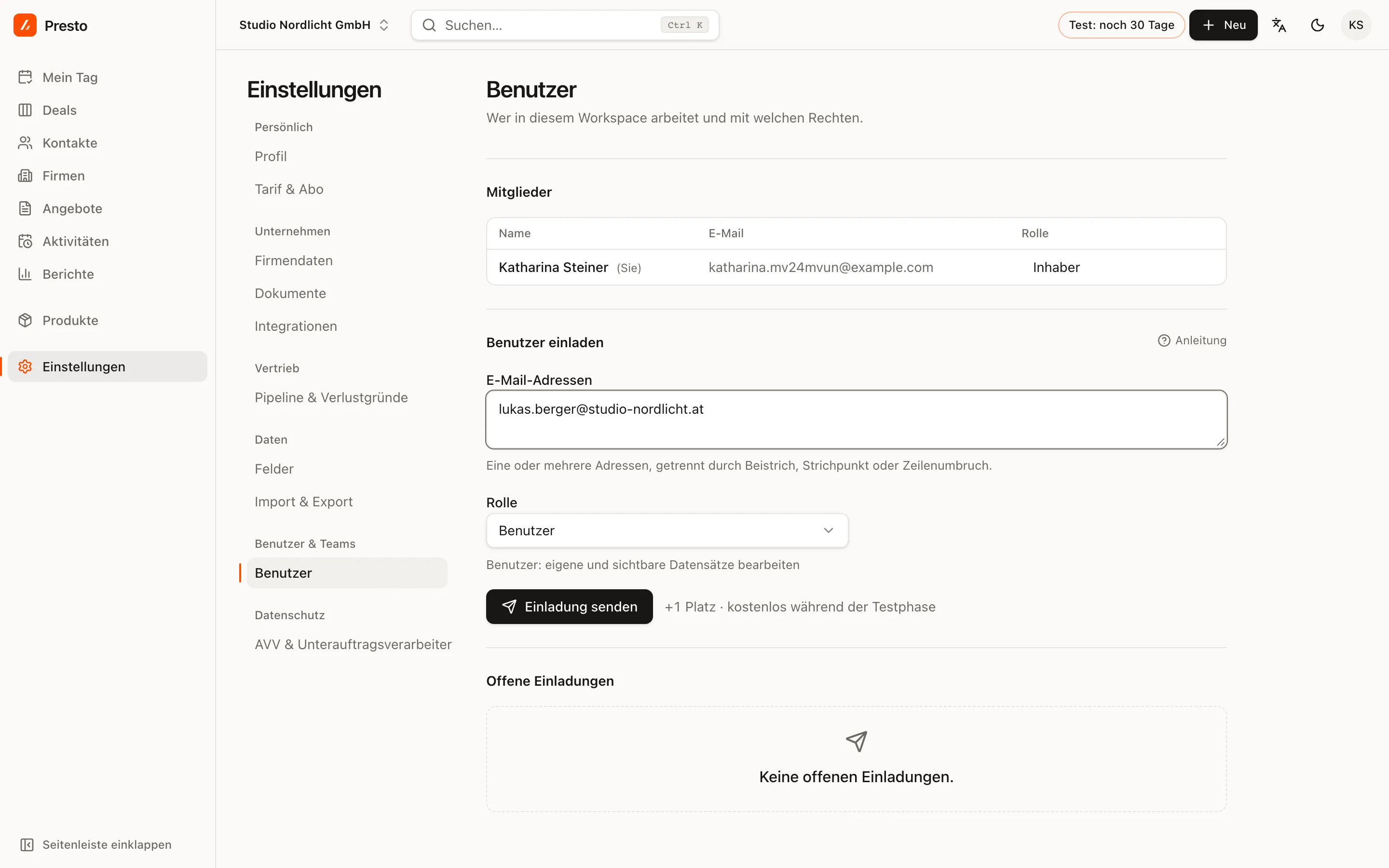 Einstellungen → Benutzer mit dem Einladungsformular